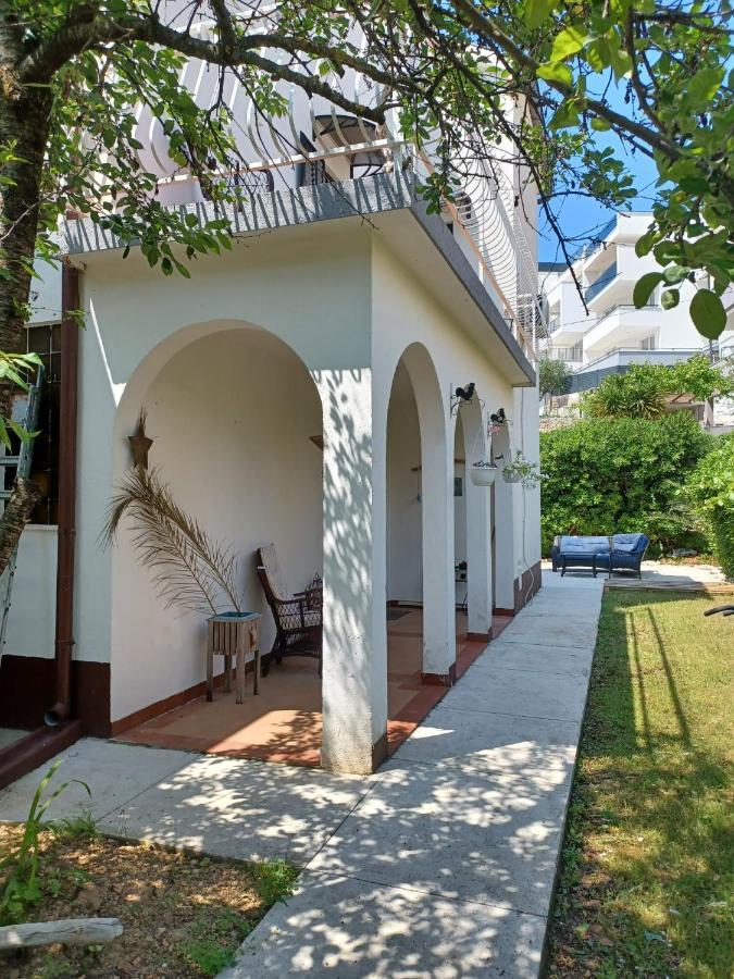 Apartment Bunjo'S Beach House Trogir Kültér fotó
