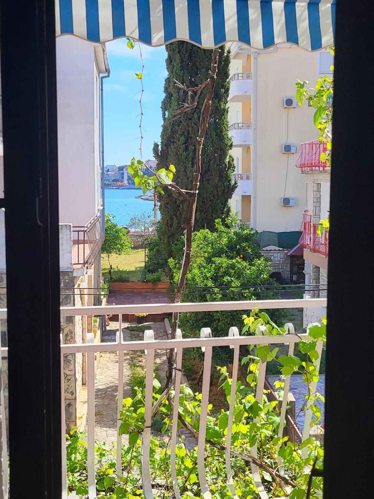 Apartment Bunjo'S Beach House Trogir Kültér fotó
